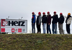 Uczniowie podczas wizyty w siedzibie Herz sp. z o.o.