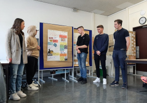 Uczniowie tech3lodz i Kaufmannische Schule 1 wykonują wspólnie projekt