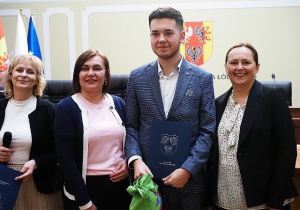 Igor poczas nominacji do Młodzieżowego Sejmiku Województwa Łódzkiego z Małgorzaty Grabarczyk, przewodniczącej Prezydium Sejmiku