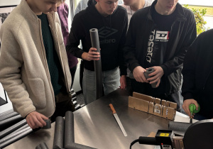 Uczniowie podczas części praktycznej szkolenia