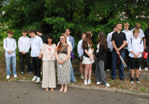 Młodzież podczas zakończenia roku