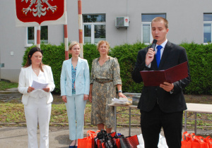 Przedstawiciel Samorządu Uczniowksiego pożegnał społeczność uczniowską