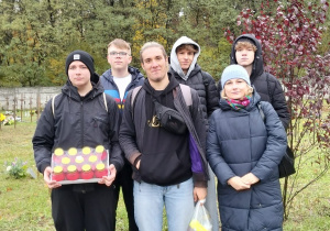 uczniowie klas 3 wraz z p.N.Lipnicką