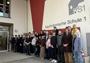 Uczestnicy projektu z obu szkół wraz z dyrekcją Kaufmannische Schule 1