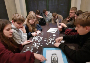 Uczniowie w muzeum fizyki