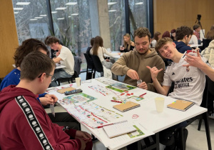 Uczniowie podczas rozgrywki finałowej