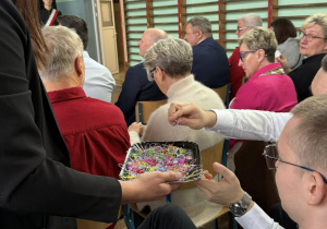 Klasy czwarte żegnają starszych kolegów