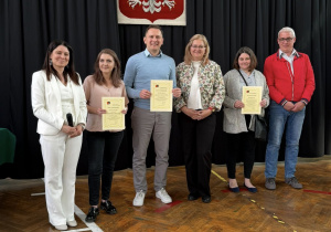 Wręczenie listów gratulacyjnych dla rodziców
